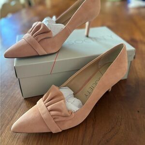 Sole Society kidsuede Darbia Pump, size 9